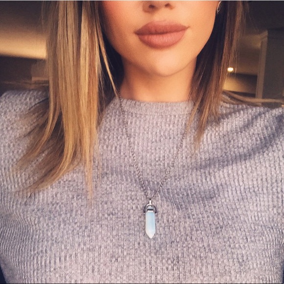 Clear & Silver Natural Stone Pendant Necklace NEW - Picture 2 of 2